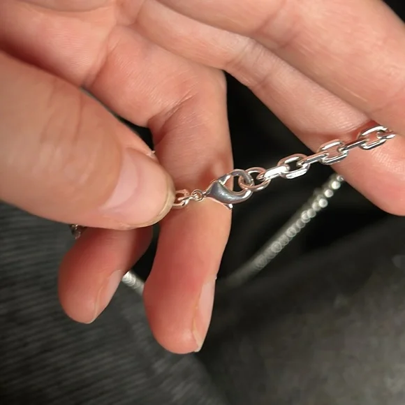 Silver neckles - Picture 2 of 3